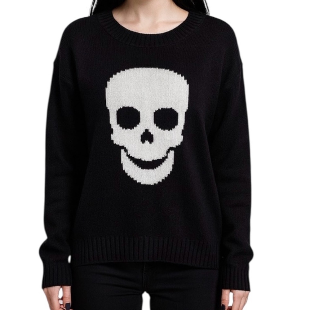 Wallpapher Black and White Crewneck Sweater Skull Design - Picture 11 of 11